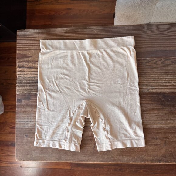 Thigh Society - The Cooling Shorts - 5" Beige M/L - Picture 4 of 6